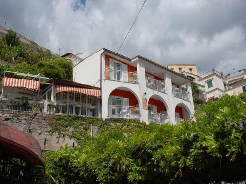 Maison Raphael Minori Bagian luar foto
